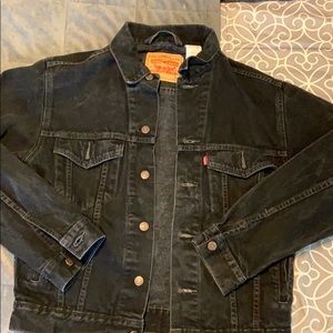 Black Levi’s denim jacket S